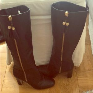 Louise et Cie black zipper w/ tassel boots. 8.5.